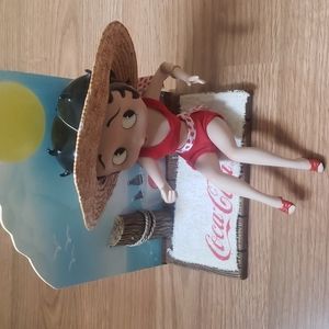 Betty boop figurine one arm is glued